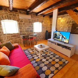 https://casa-leonarda-authentic-istrian-stone-house-near-motovun.in-istria.net